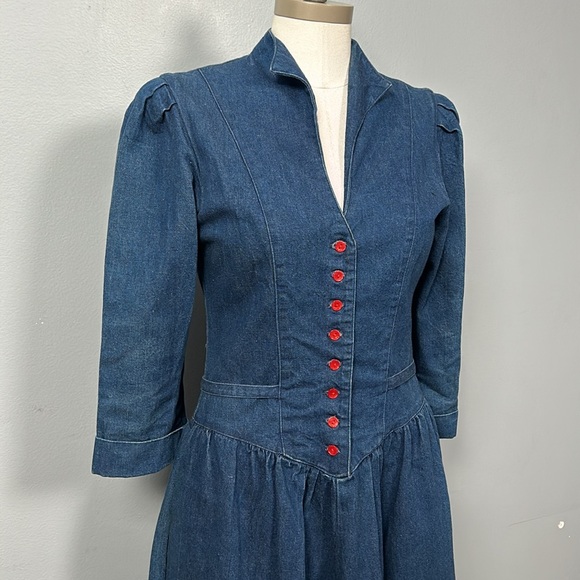 Vintage Soft Blue Denim Button Down Front V-neck drop basque waist belted - Picture 5 of 14